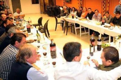 Dirigentes de la mesa pol�tico sindical del FR Tigre acompa�an la propuesta de Massa  