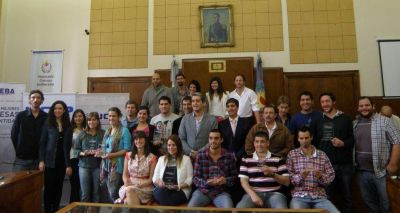  Distinguen a j�venes emprendedores