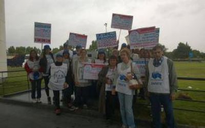 Docentes reclamaron reapertura de paritarias en distintos puntos de la Provincia