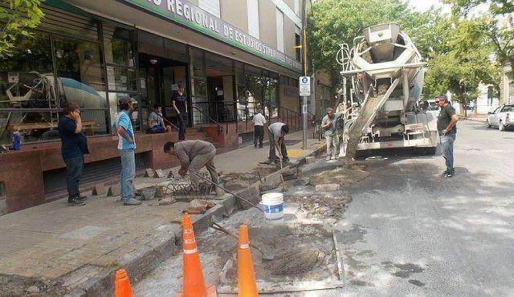 El municipio repara la vereda de CRESTA