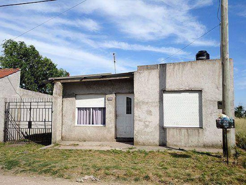 Contin�a grave el joven baleado en la puerta de su casa