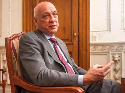 El gobernador Bonfatti defendi� el pase a planta de 3.315 trabajadores