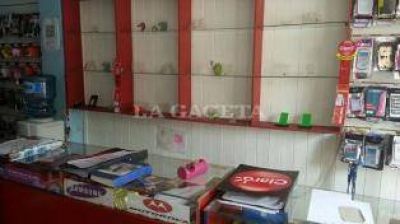 Desvalijaron un local de telefon�a en pleno centro de Monteros