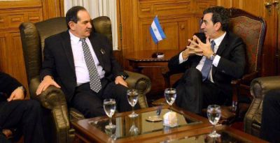 Alperovich pidi� a los gremios estatales �cordura� a la hora de pedir un plus salarial de fin de a�o
