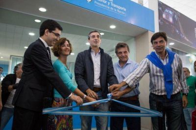 Randazzo no para�Inaugur�, junto a Pulti, un nuevo Centro de Documentaci�n en la Estaci�n Ferroautomotora 