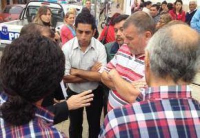 Tras hablar con el gerente del Banco Provincia, sindicalistas fueron al municipio