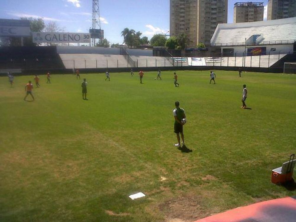 En silencio y sin directivos, volvi� el Cervecero a entrenarse
