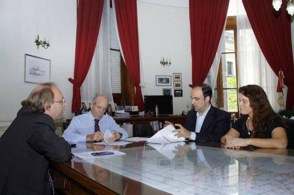 El Municipio firm� un convenio de pr�stamo para compra de maquinarias
