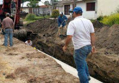 Se puso en marcha la obra de desag�e pluvial en Quequ�n