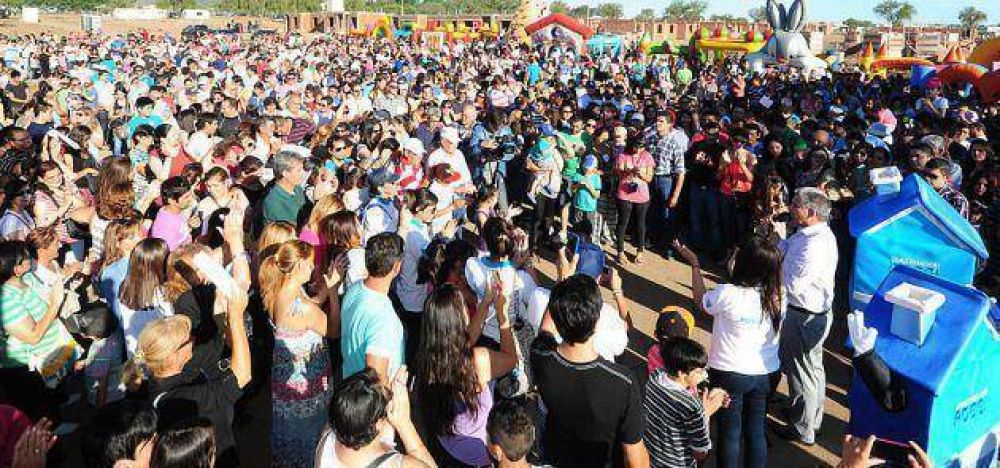 Poggi comparti� la primera visita de obra con 1500 futuros due�os