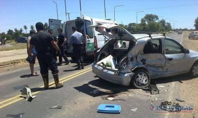 Brutal accidente con tres heridos en la Ruta Nacional N� 12 y avenida Centenario