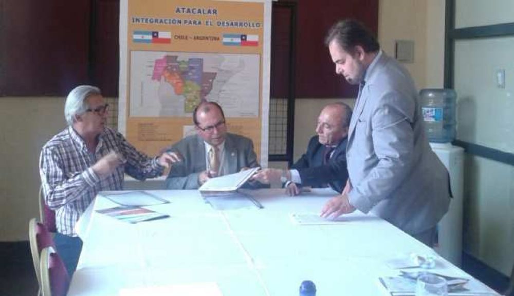 Catamarca y La Rioja firmaron convenio con Chile para construir un enlace ferroviario bioce�nico