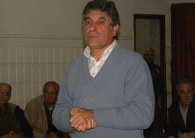 Figal cuestion� la idea de Feito de pagar el bono con fondos de la venta de lotes