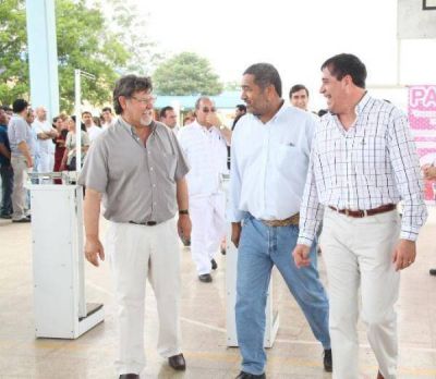 EL MINISTRO D�CIMA Y EL DIPUTADO INSFR�N CERRARON JORNADA DEL MEGAOPERATIVO SANITARIO