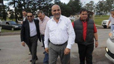 Manzur contin�a con entrega de equipamiento a hospitales de Tucum�n