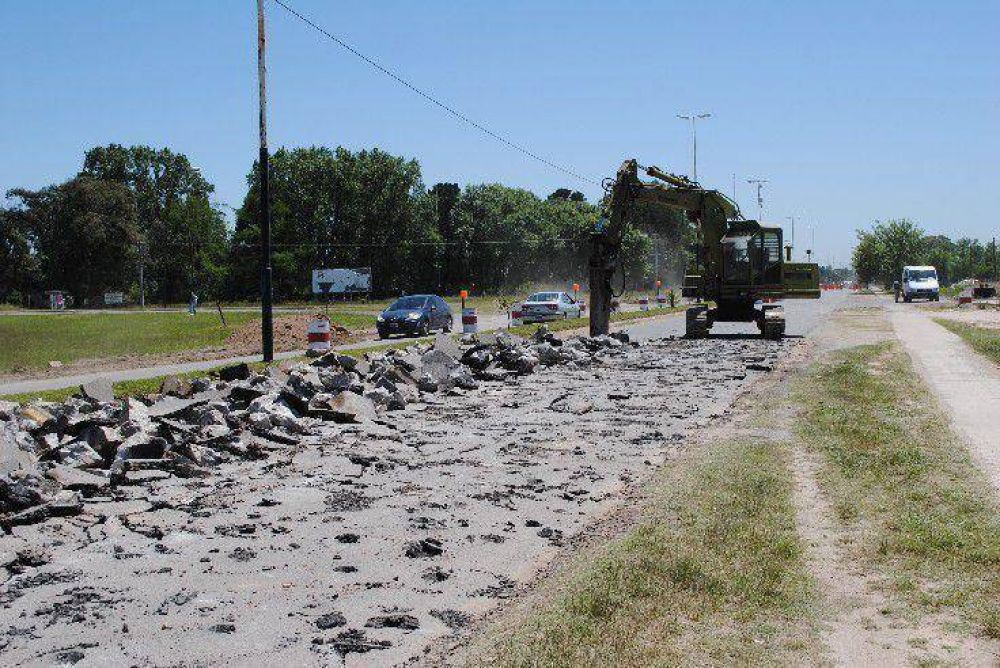 Avanza la construcci�n de rotonda en Juan M. de Rosas y Ruta 20