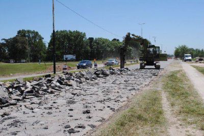 Avanza la construcci�n de rotonda en Juan M. de Rosas y Ruta 20