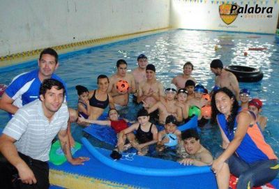 Se realiz� el cierre de actividades de integraci�n en la pileta para ni�os y adolescentes