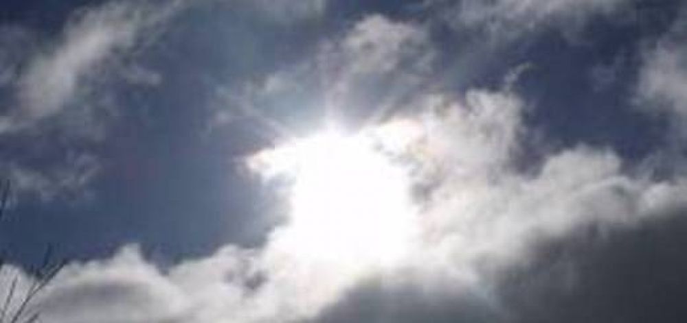 Lunes con m�xima de 33� y posibles tormentas aisladas por la noche