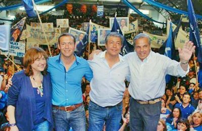 Con presencia masiva, la lista Azul cerr� su campa�a en el interior