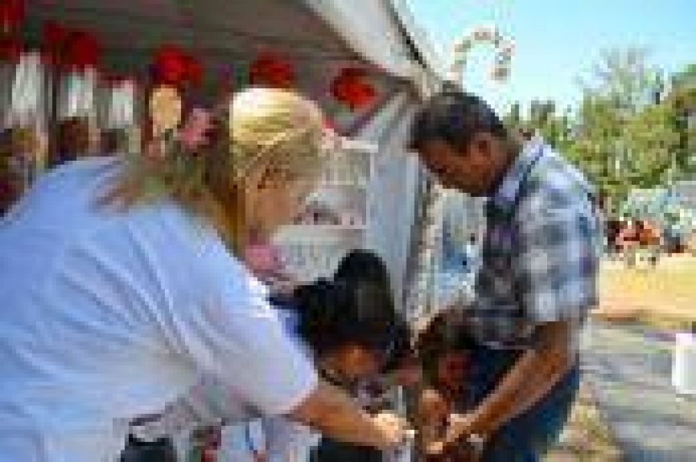 Panella visit� Expo Flor La Plata, y consider� que �el Estado debe buscar nuevos mercados e inversiones�