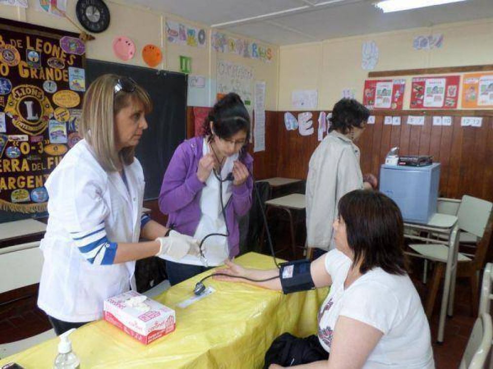 El Club de Leones de R�o Grande llev� campa�a solidaria a Tolhuin