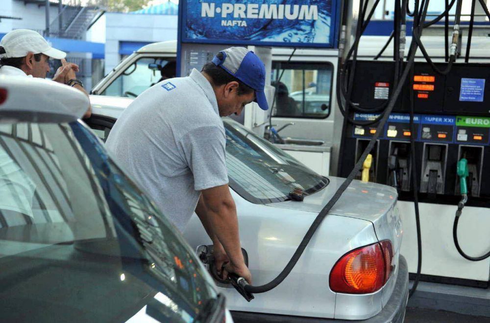 Petroleros de Mendoza no adhieren al paro y se podr� cargar nafta