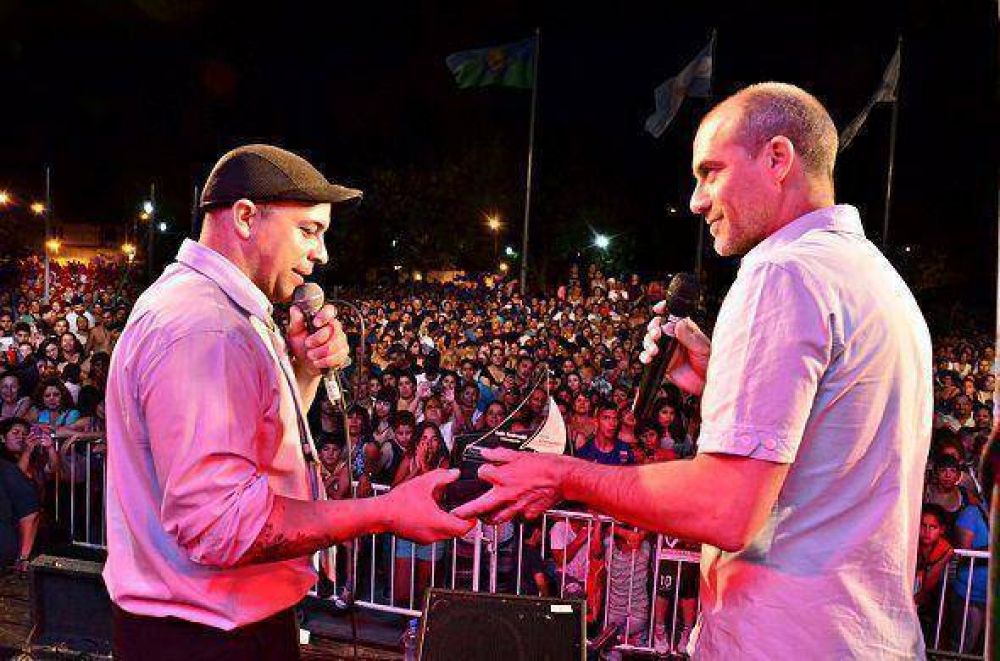 �Tamb� Tamb� cerr� un Festival Tropical de m�s de 10 mil personas