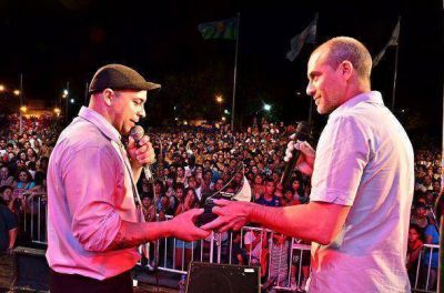 �Tamb� Tamb� cerr� un Festival Tropical de m�s de 10 mil personas