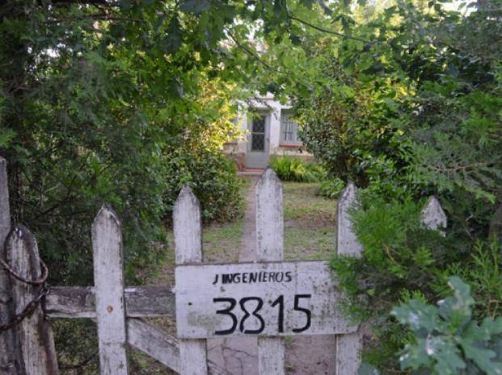 Hallan a un jubilado muerto y enterrado en el fondo de su casa en Funes