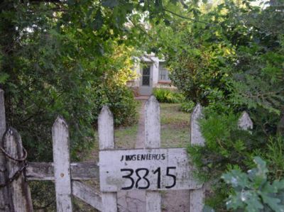 Hallan a un jubilado muerto y enterrado en el fondo de su casa en Funes