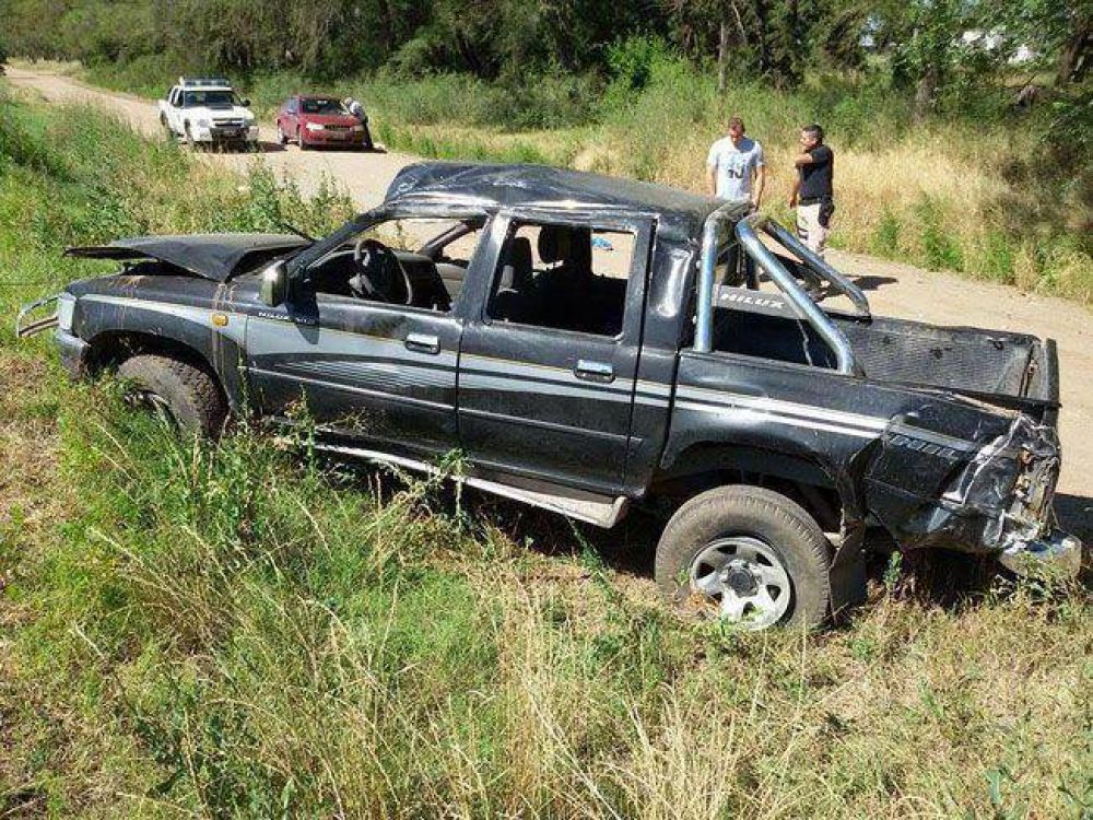 Intendente Alvear: joven ebrio hurt� una camioneta, la volc� y termin� internado