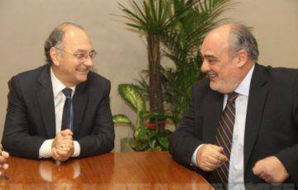 Bacileff Ivanoff y Colombi se re�nen en Corrientes y definen la posible traza del segundo puente