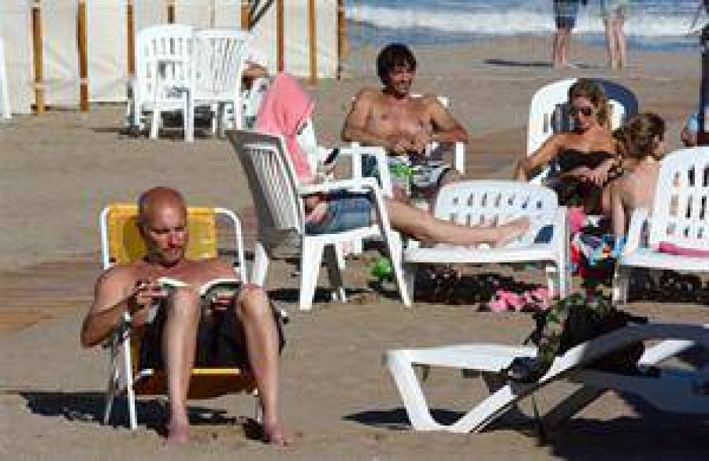 M�s de 100.000 turistas anticiparon el verano en la costa e hicieron reservas