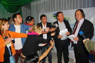 Weretilneck y Pesatti acompa�aron a la comunidad de Catriel en una nueva edici�n de la Fiesta Provincial del Petr�leo