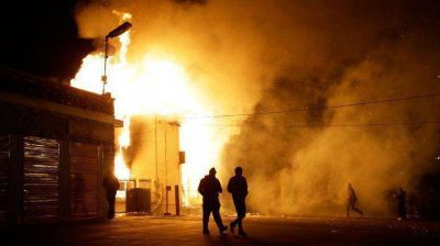 Tras el fallo del Gran Jurado, se registran protestas violentas e incendios en Ferguson