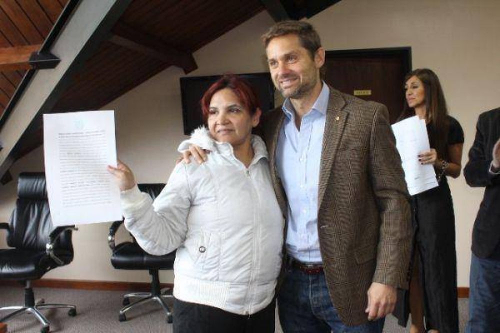 En Ushuaia el Municipio entreg� t�tulos de propiedad a 17 familias