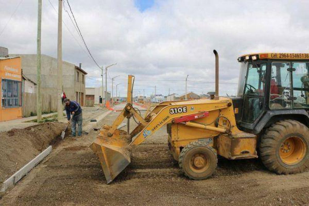 Se avanza con la pavimentaci�n de calles en el barrio de Las Rosas