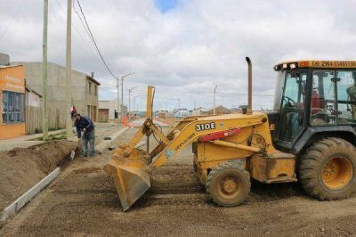 Se avanza con la pavimentaci�n de calles en el barrio de Las Rosas