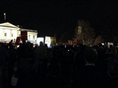 Obama pidi� calma ante la ola de disturbios raciales que azota a Estados Unidos