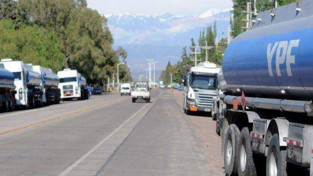 Petroleros siguen de paro: 