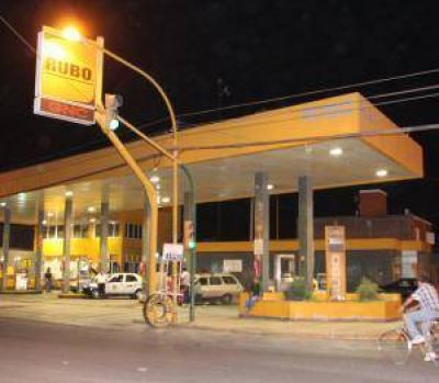 Golpean y atan a empleado de estaci�n: roban $100.000