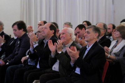 UNEN se reunir� por primera vez tras el portazo de Elisa Carri�
