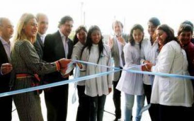 Sileoni y De Luc�a inauguraron el edificio de la Escuela T�cnica N�4 de Gar�n