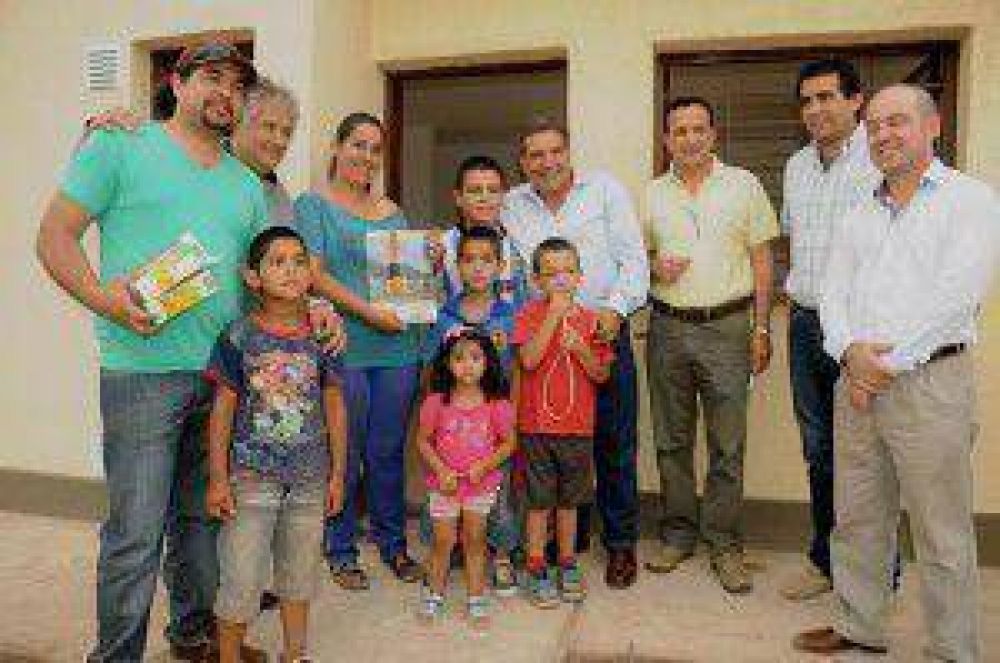 El gobierno entreg otras 26 viviendas nuevas en el barrio virgen de Guadalupe