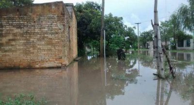 La lluvia de ayer azot� la ciudad anegando calles y barrios