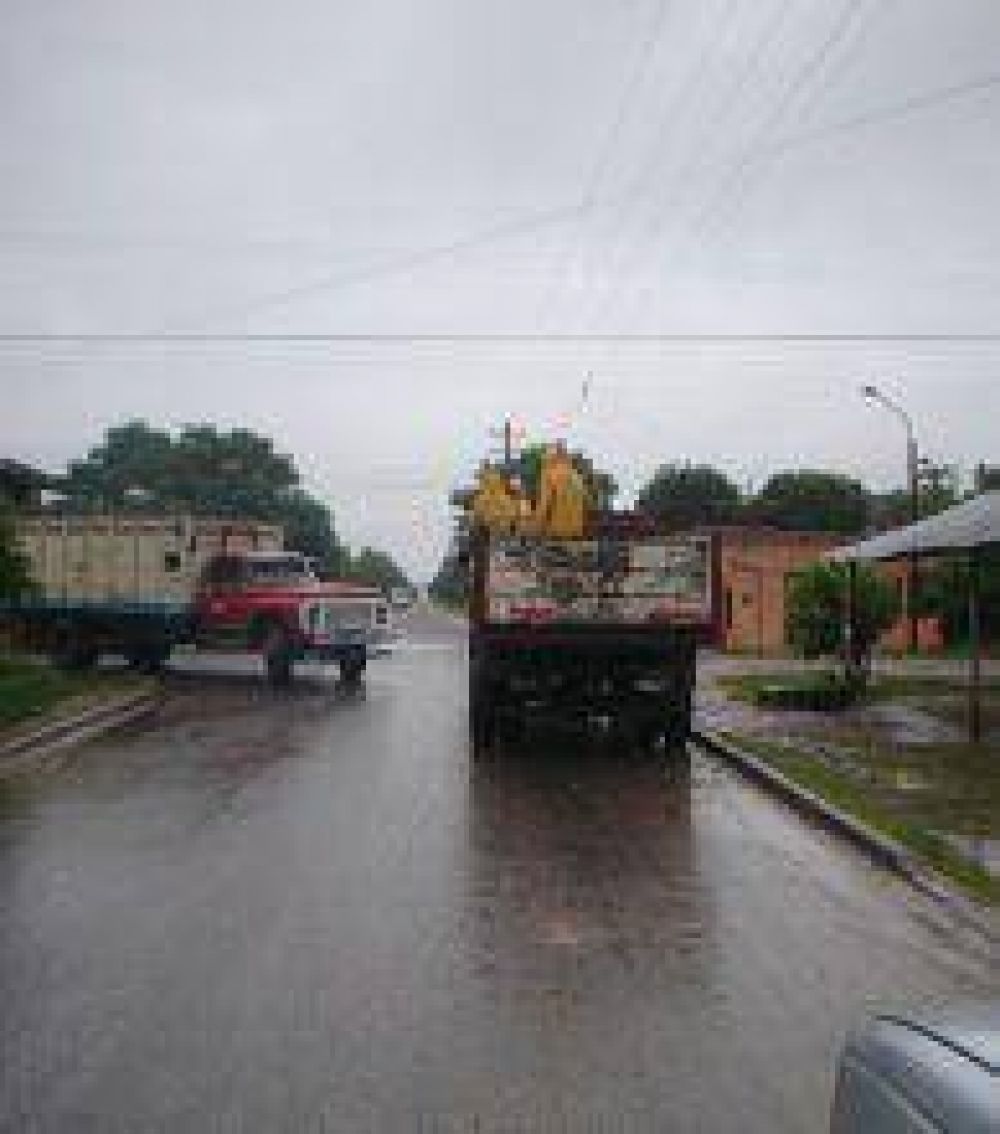 Cuadrillas municipales trabajaron en sectores de la ciudad durante la tormenta