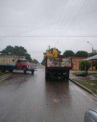 Cuadrillas municipales trabajaron en sectores de la ciudad durante la tormenta