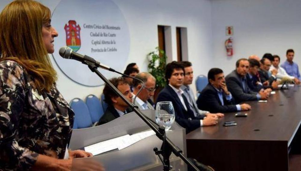 De la Sota est� convencido de pegar la elecci�n provincial con la nacional