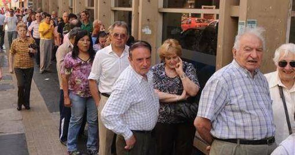 El viernes cobran los jubilados provinciales